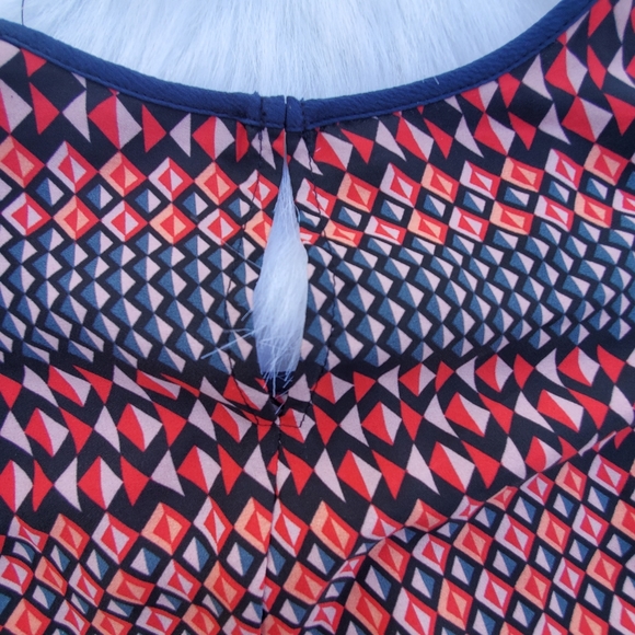 ⭐️2/$25⭐️Blouse Long Sleeve Elastic Waist Geometric Pattern - Picture 3 of 8